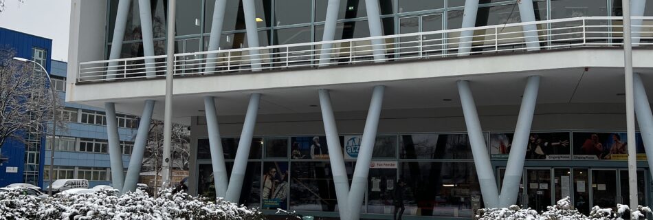 Außenansicht des Atze Musiktheaters in Berlin